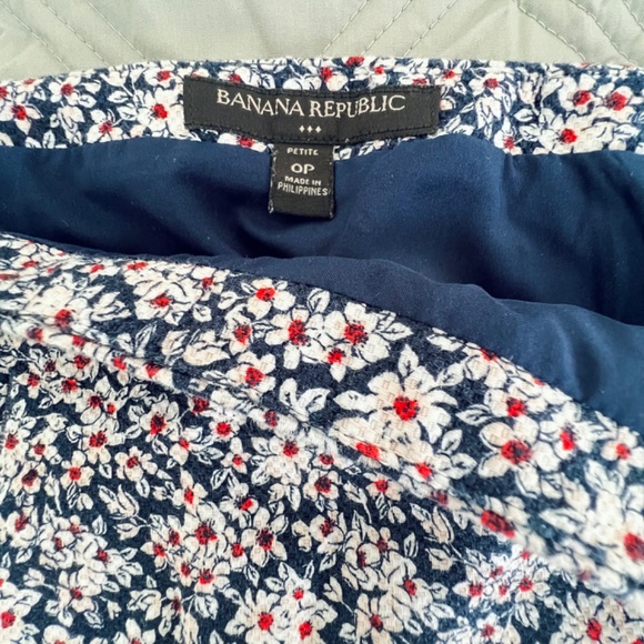 Banana Republic Navy Blue Floral Pencil Skirt - Size 0 (Petite) - Picture 2 of 2